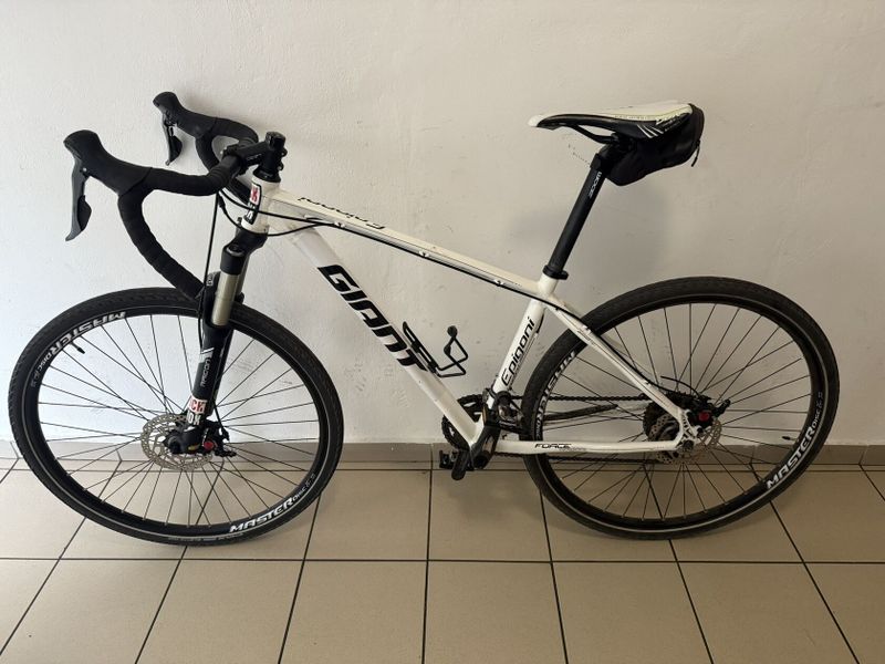 Gravel bike + hybrid - odpružená vidlice