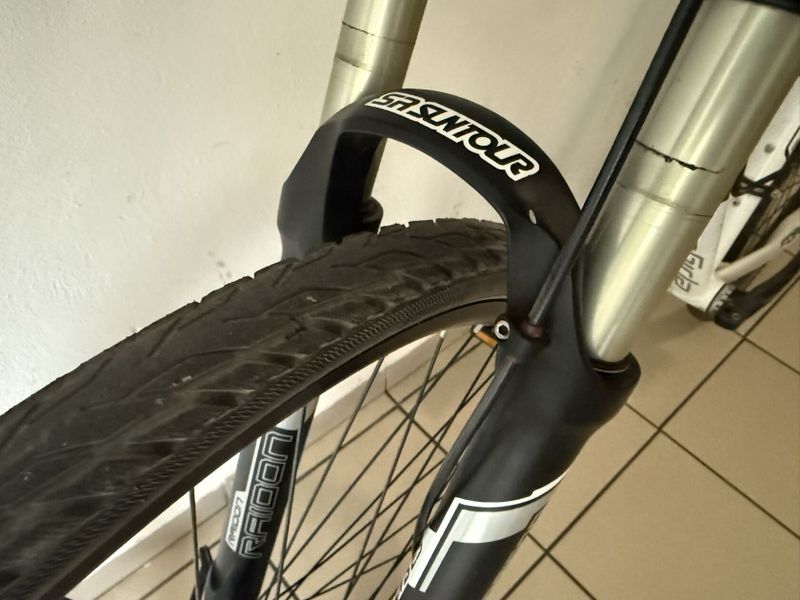 Gravel bike + hybrid - odpružená vidlice