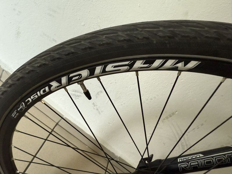 Gravel bike + hybrid - odpružená vidlice