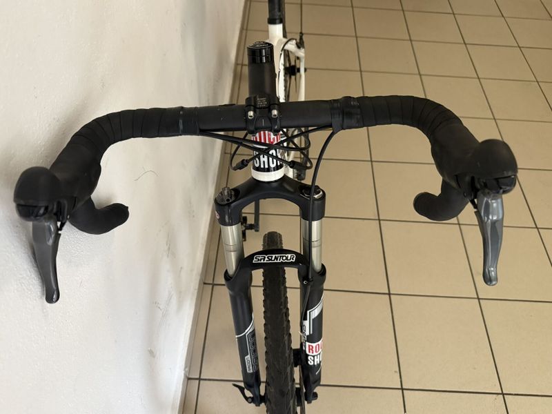 Gravel bike + hybrid - odpružená vidlice