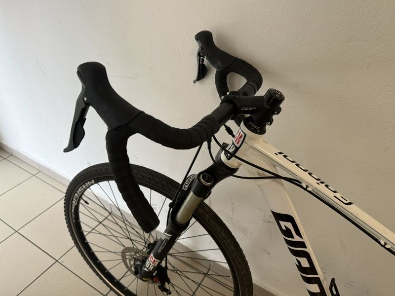 Gravel bike + hybrid - odpružená vidlice