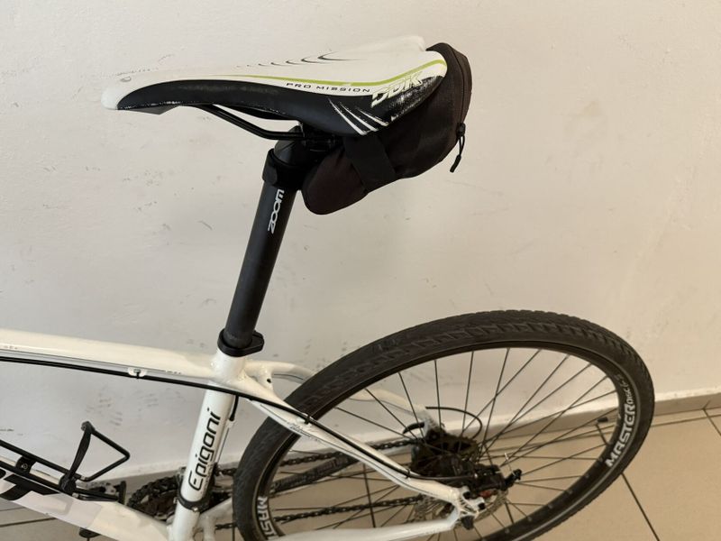 Gravel bike + hybrid - odpružená vidlice