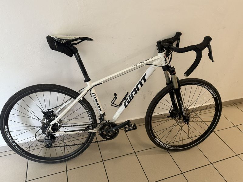 Gravel bike + hybrid - odpružená vidlice