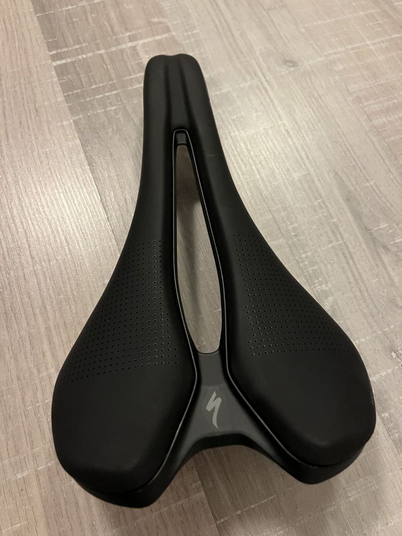 Prodám zánovní sedlo Spezialized Romin Expert, 143 mm, (pořízeno 01/2025), titanové ližiny