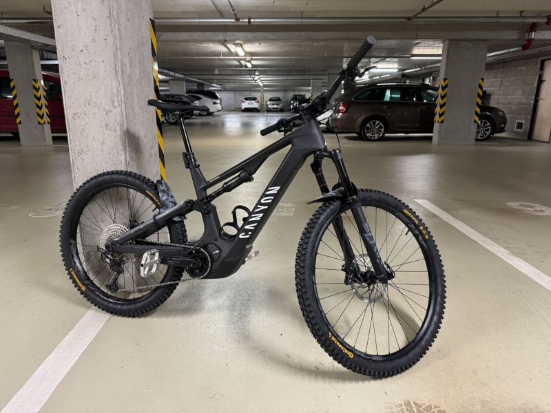 Skvěle ovladatelný Canyon Spectral:ON CF 7 vel. M s novou 900Wh baterií!