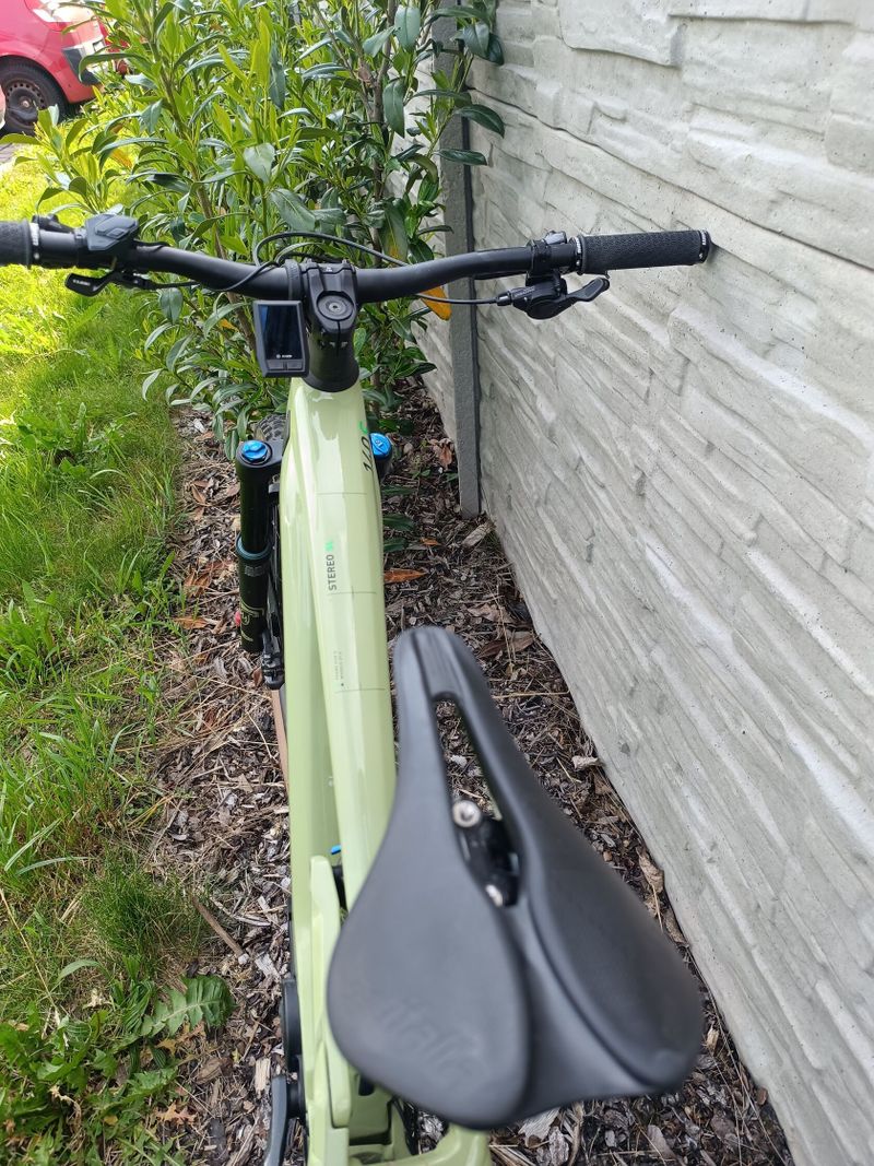 Cube stereo 2022 karbonový rám najeto 1400km