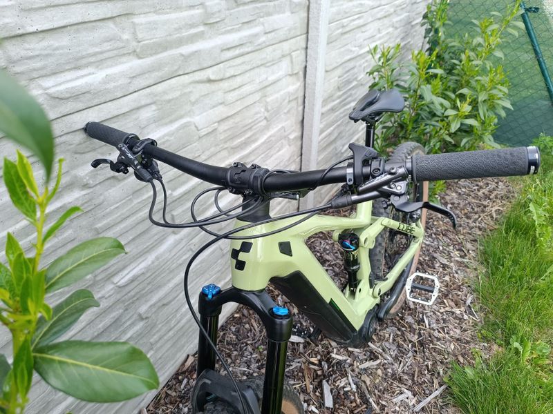 Cube stereo 2022 karbonový rám najeto 1400km
