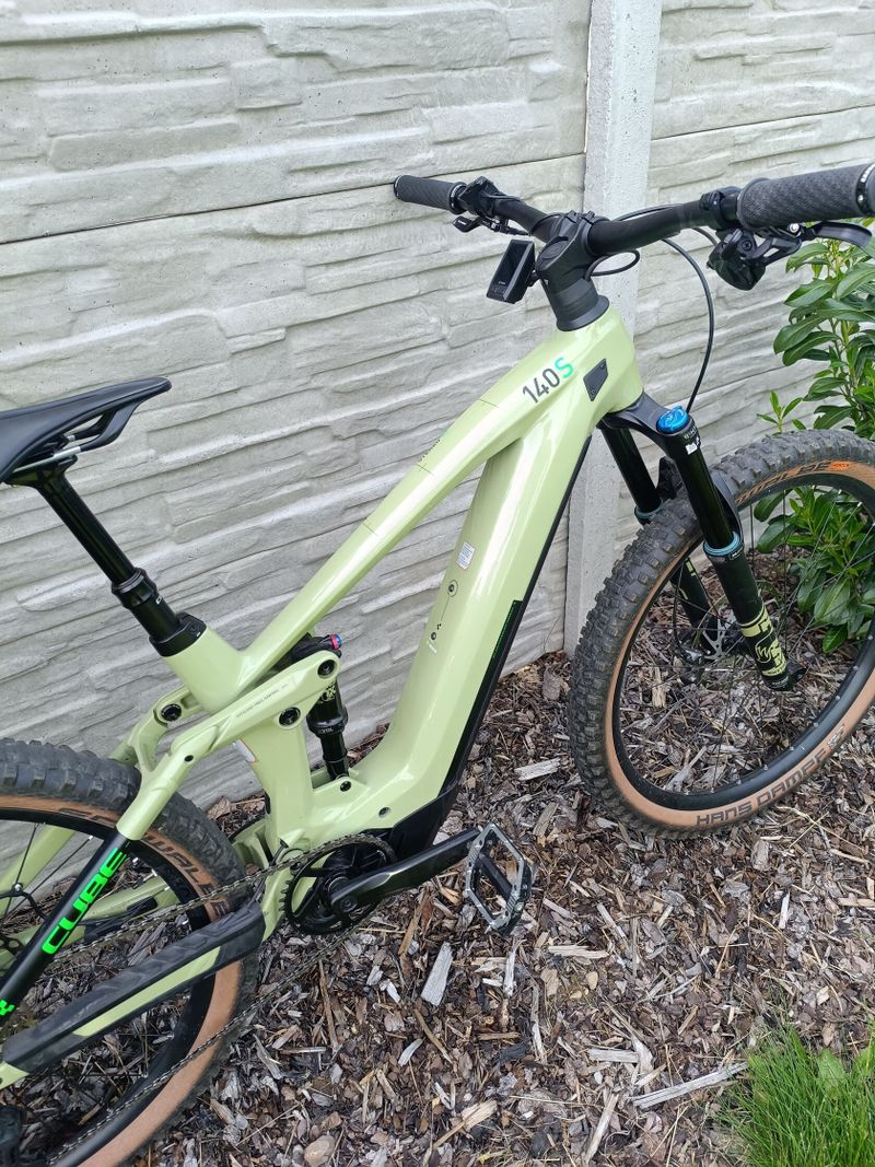 Cube stereo 2022 karbonový rám najeto 1400km