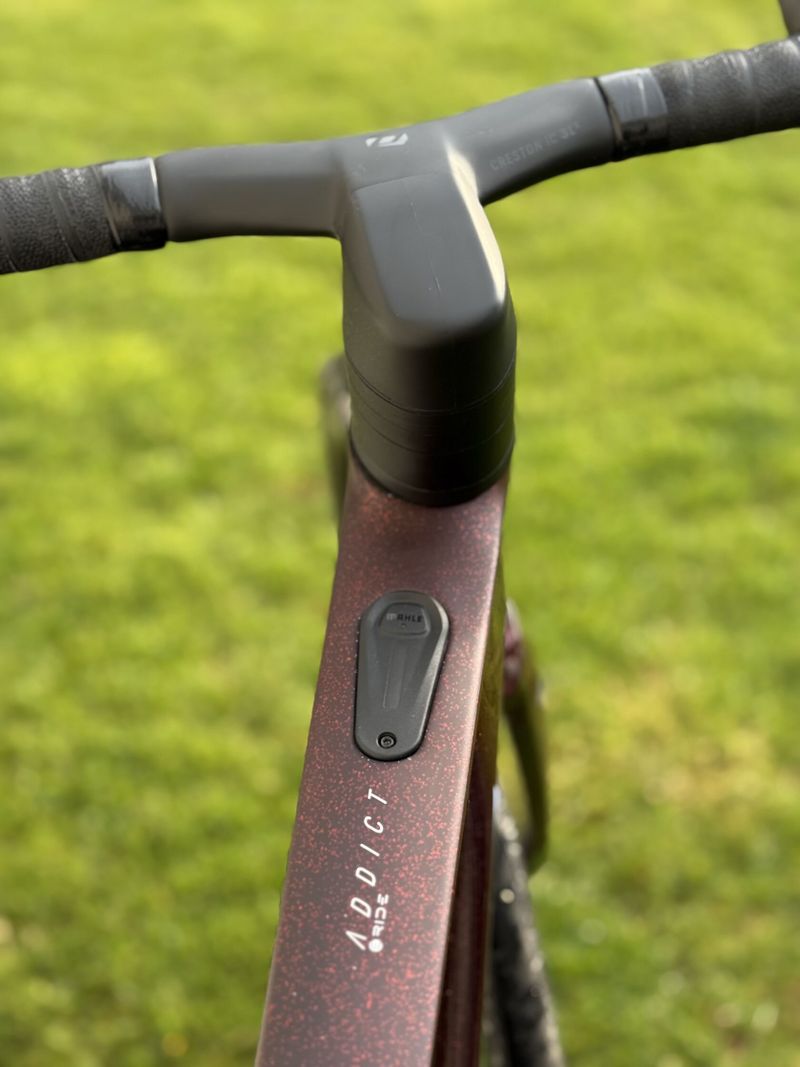 SCOTT ADDICT ERIDE 30 silniční elektrokolo
