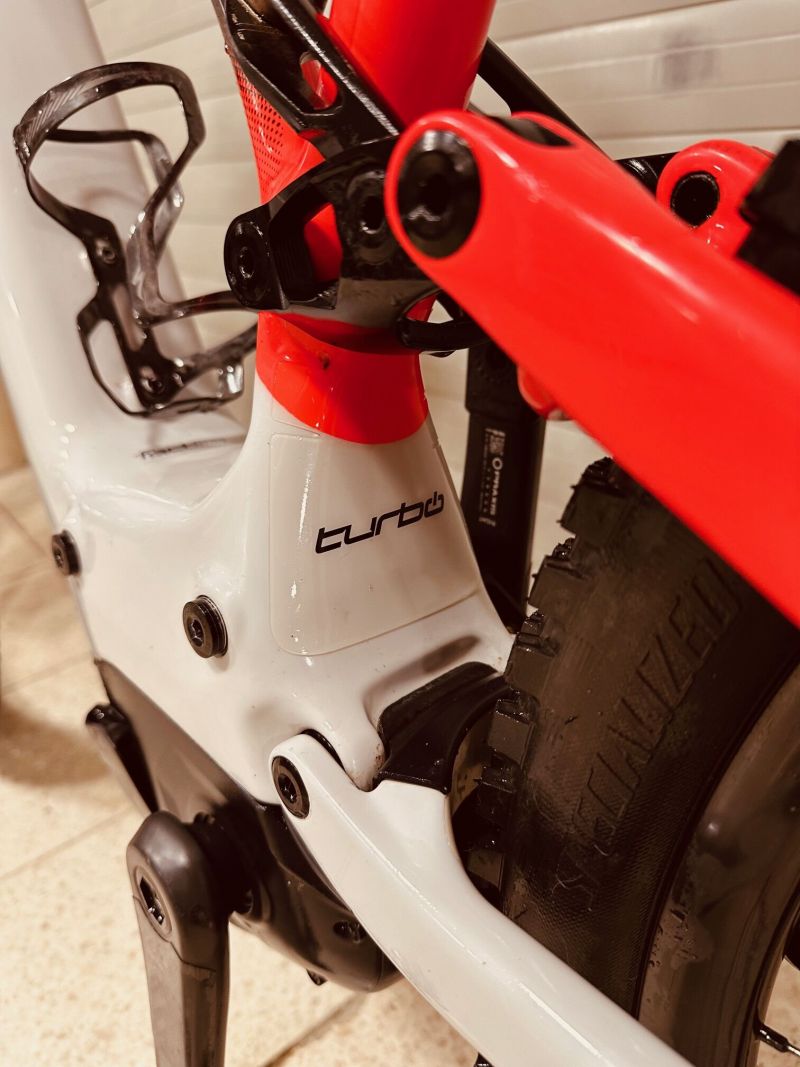 Prodám elektrokolo S-WORKS LEVO TURBO velikost L , nová baterie 700 kW, motor po GO, PC 370.000 Kč