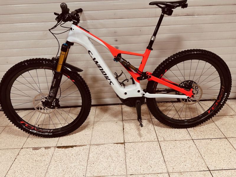 Prodám elektrokolo S-WORKS LEVO TURBO velikost L , nová baterie 700 kW, motor po GO, PC 370.000 Kč