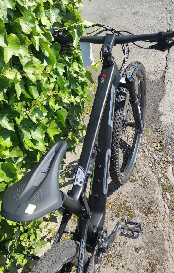 Prodám 10,5 kg ! kolo zn. SUPERIOR Team XF 29 Issue Matte Carbon/Chrome/Team Red, vel. 19" (L) 