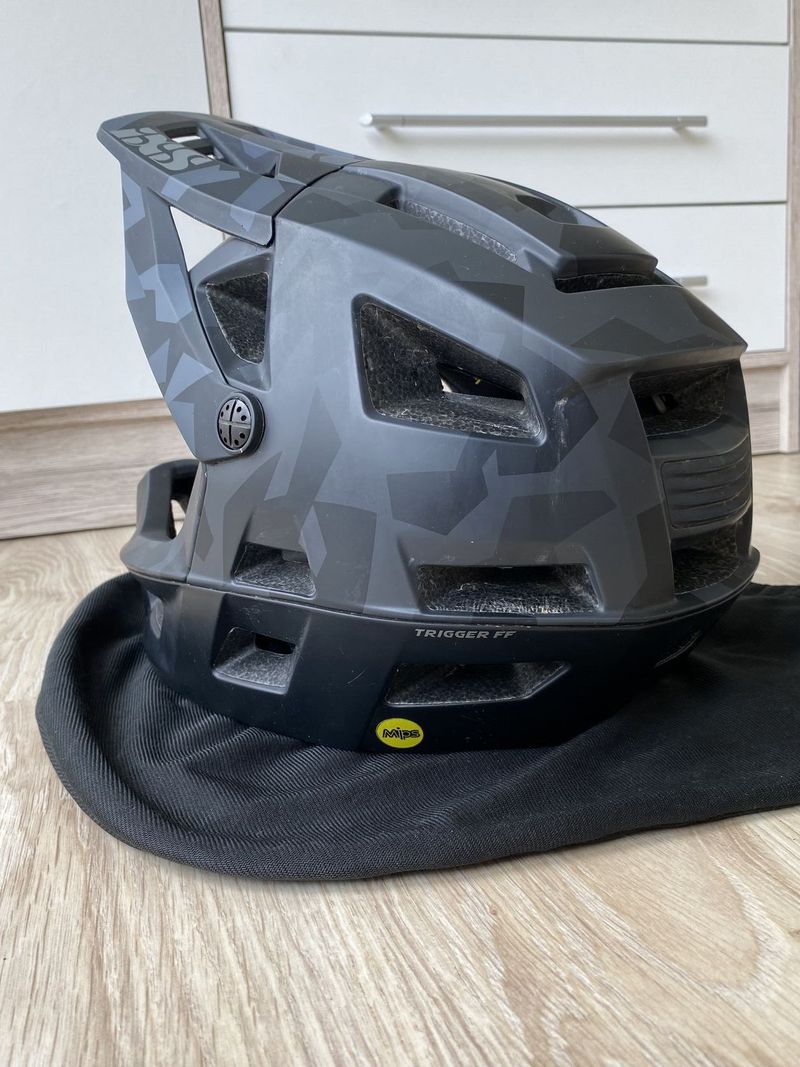 Integrální helma IXS Trigger FF