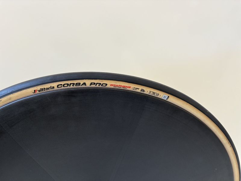 KARBONOVÝ SILNIČNÍ DISK DT SWISS ARC 1100 DISC 700C AERO DISC