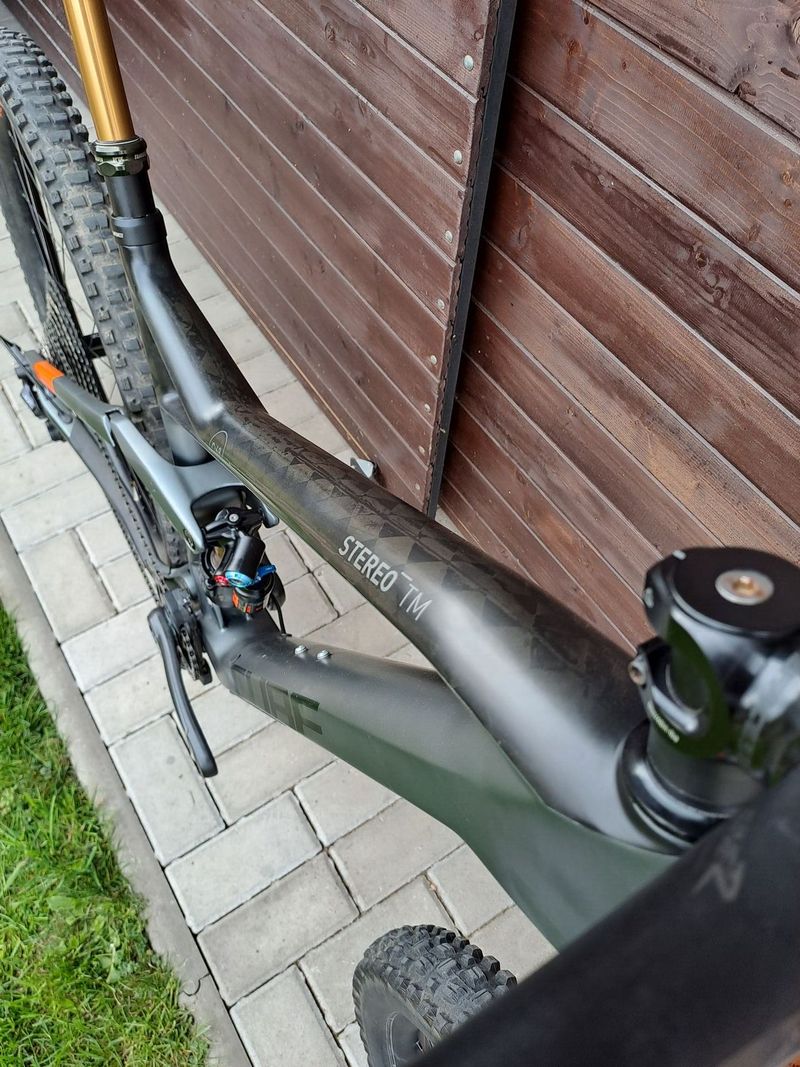 TOP enduro kolo Cube Stereo / velikost L / 29er kola / Fox po servisu / dobrý stav