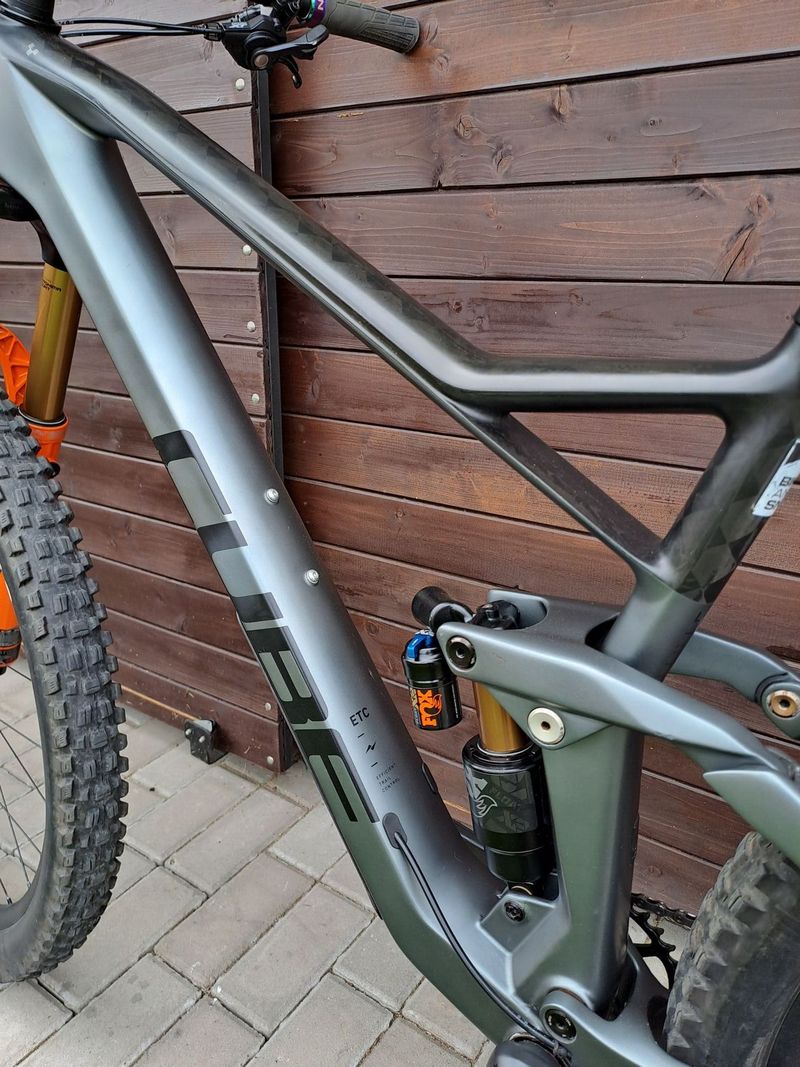 TOP enduro kolo Cube Stereo / velikost L / 29er kola / Fox po servisu / dobrý stav