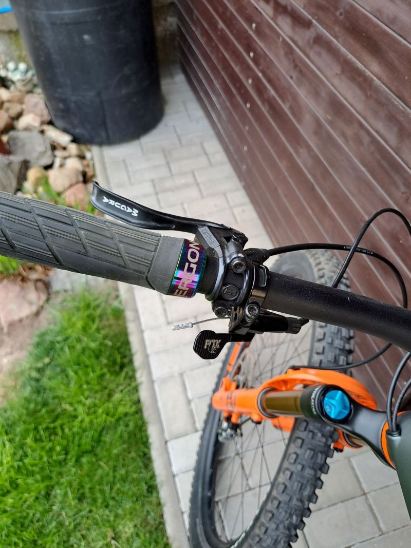 TOP enduro kolo Cube Stereo / velikost L / 29er kola / Fox po servisu / dobrý stav