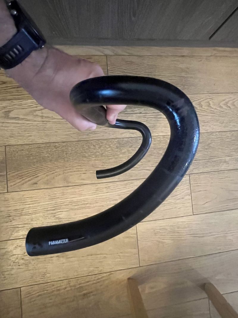 Karbonová silniční řídítka Syncros 360mm