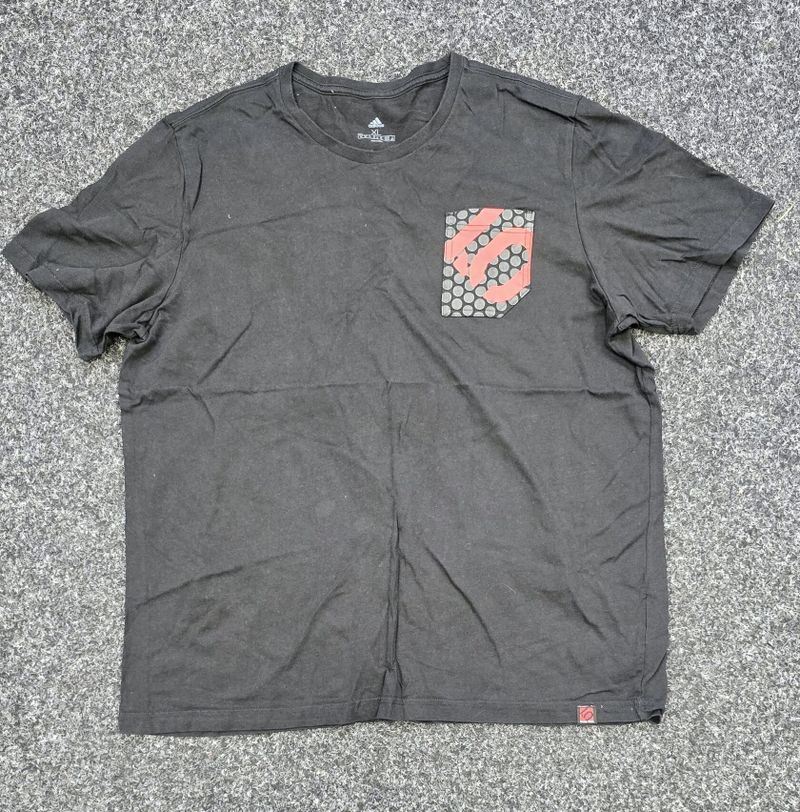 NOVÉ - 2 Trička - Five Ten 5.10 Adidas Červená a Černá