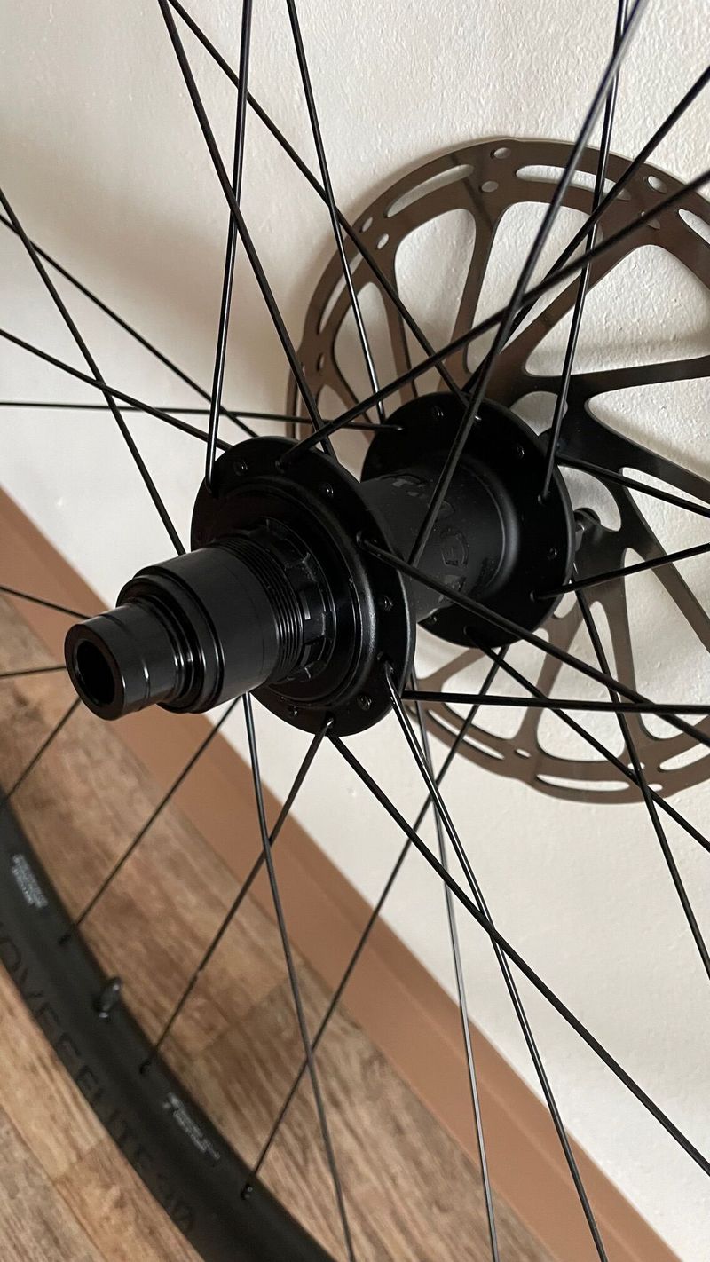 Vypletená kola Bontrager Kovee Elite 30