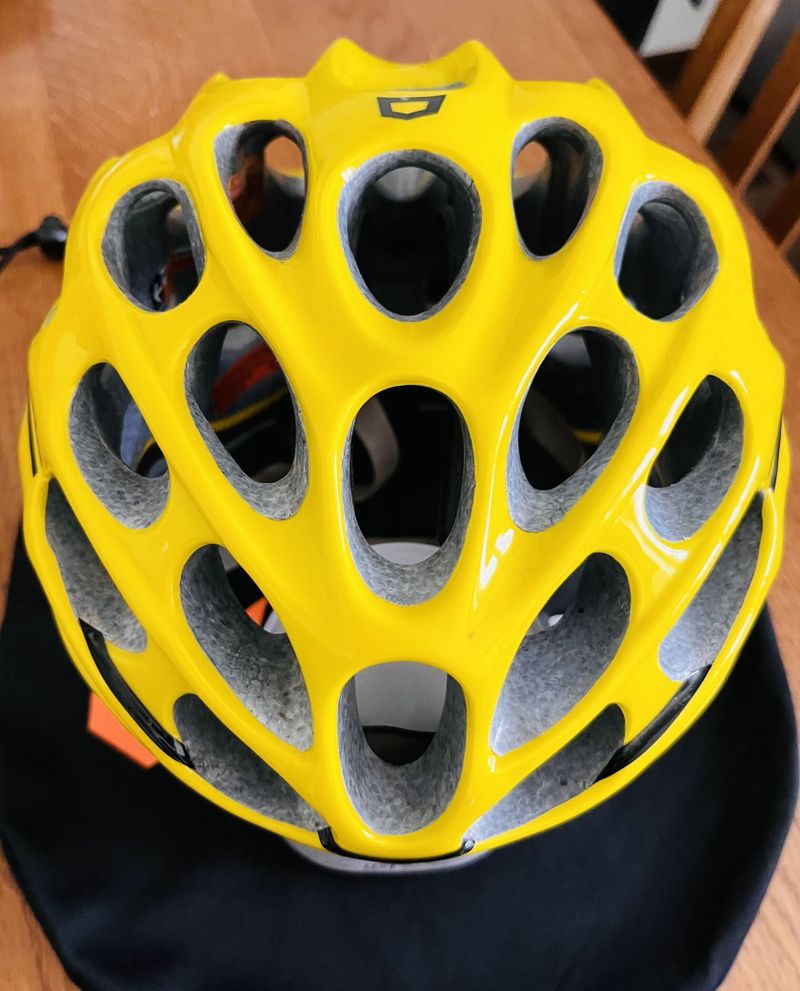 CATLIKE Mixino přilba vel. M, model Tour de France 