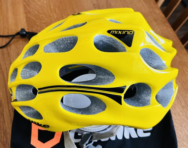 CATLIKE Mixino přilba vel. M, model Tour de France 