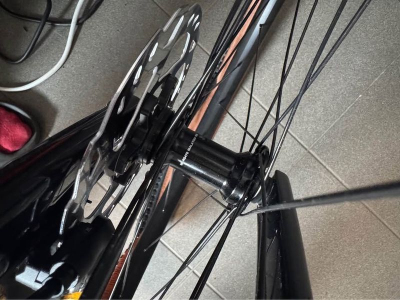 Gravel kola WTB + náboje Shimano RS470 přední a TC500 zadní s Microspline ořechem