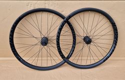 Karbonová 29" DH kola