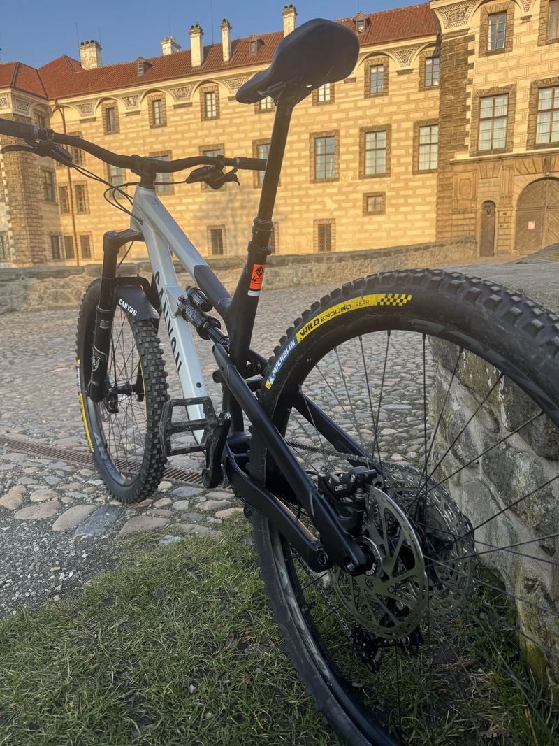 Prodám kolo Canyon Spectral al 5 kolo je jako nové 