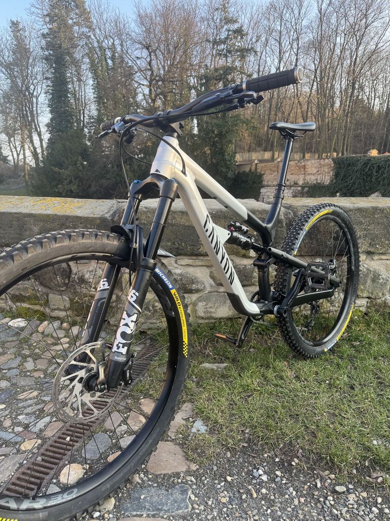 Prodám kolo Canyon Spectral al 5 kolo je jako nové 