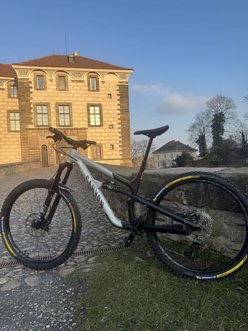 Prodám kolo Canyon Spectral al 5 kolo je jako nové 