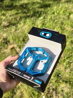Crankbrothers STAMP7 SMALL modré