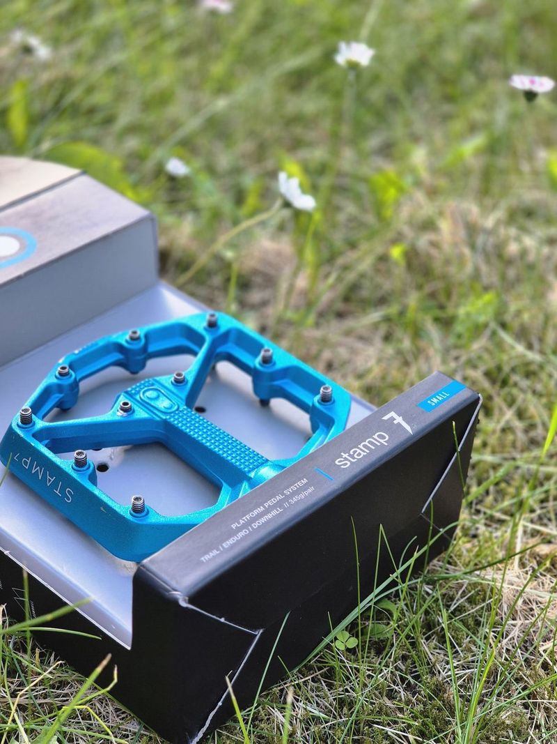 Crankbrothers STAMP7 SMALL modré