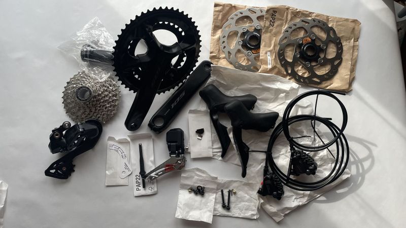 Sada Shimano 105 Di2 2x12 R7100