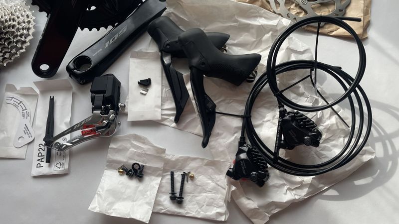 Sada Shimano 105 Di2 2x12 R7100