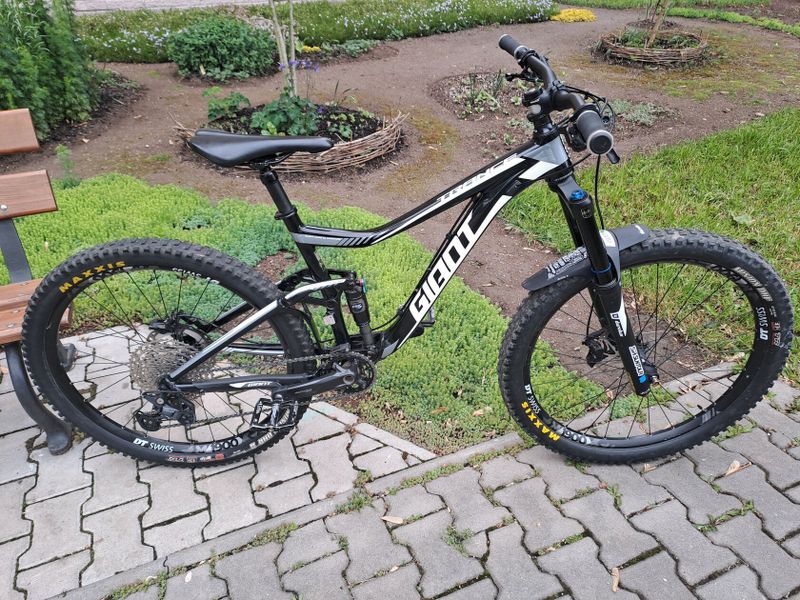 Giant Trance 27,5“ M, zdvihy 170/150, čtyřpíst, bezduše, FOX, Durolux, DT SWISS... Zcela přestavěno