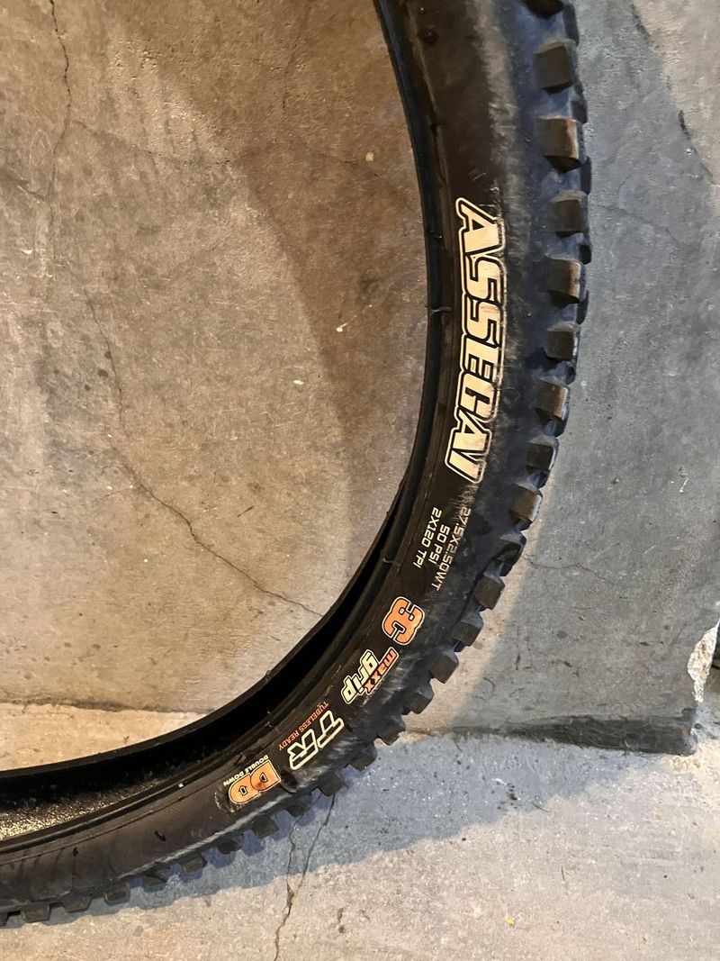 Maxxis Assegai 27,5 x2,5 3C maxx grip DD, DH casing Super Tacky 26x2,5