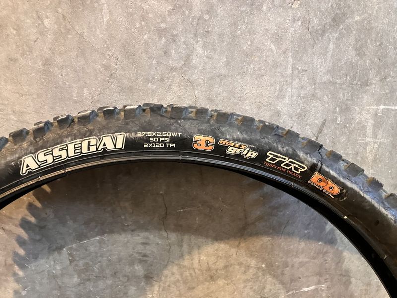 Maxxis Assegai 27,5 x2,5 3C maxx grip DD, DH casing Super Tacky 26x2,5