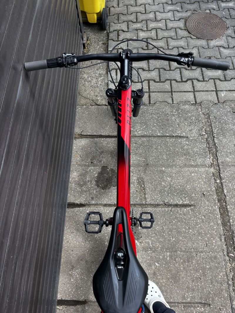 Rock Machine Blizz full karbon a elektrika velikost L 