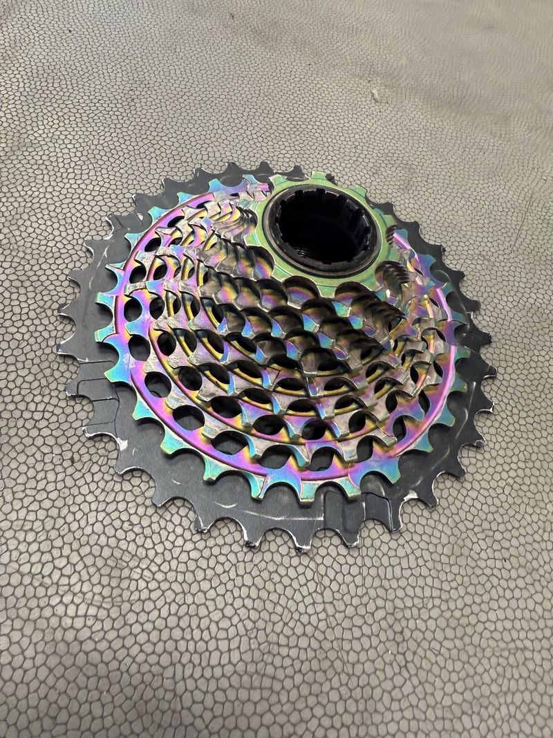 Kazeta Sram RED 12s 10-33 rainbow
