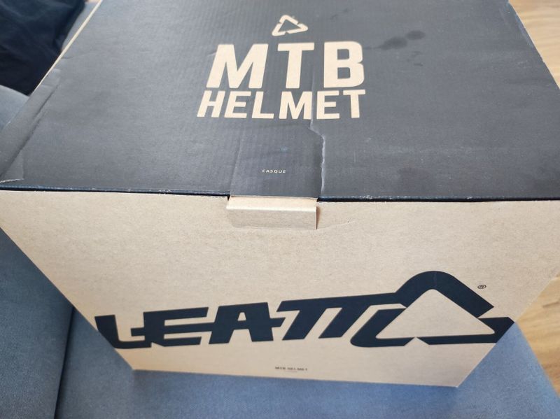 Leatt MTB Gravity 1.0 přilba, černá