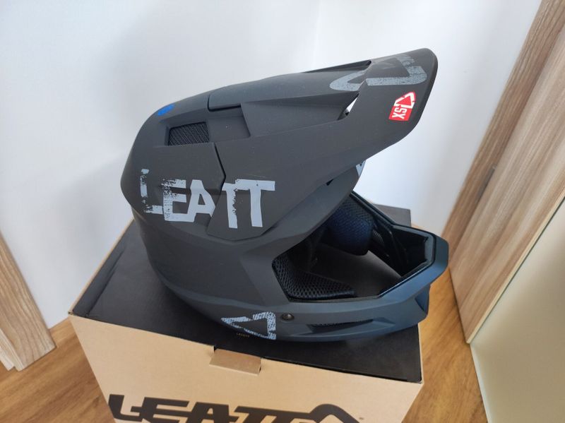 Leatt MTB Gravity 1.0 přilba, černá