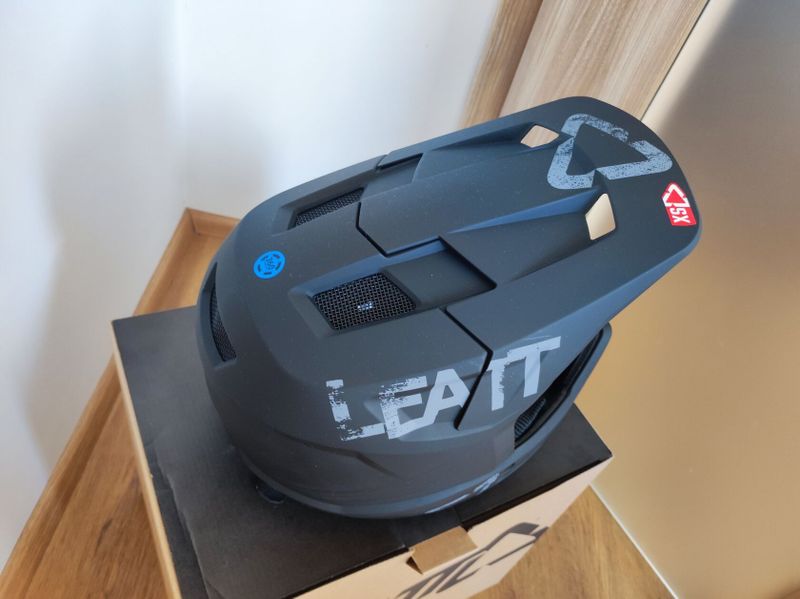 Leatt MTB Gravity 1.0 přilba, černá