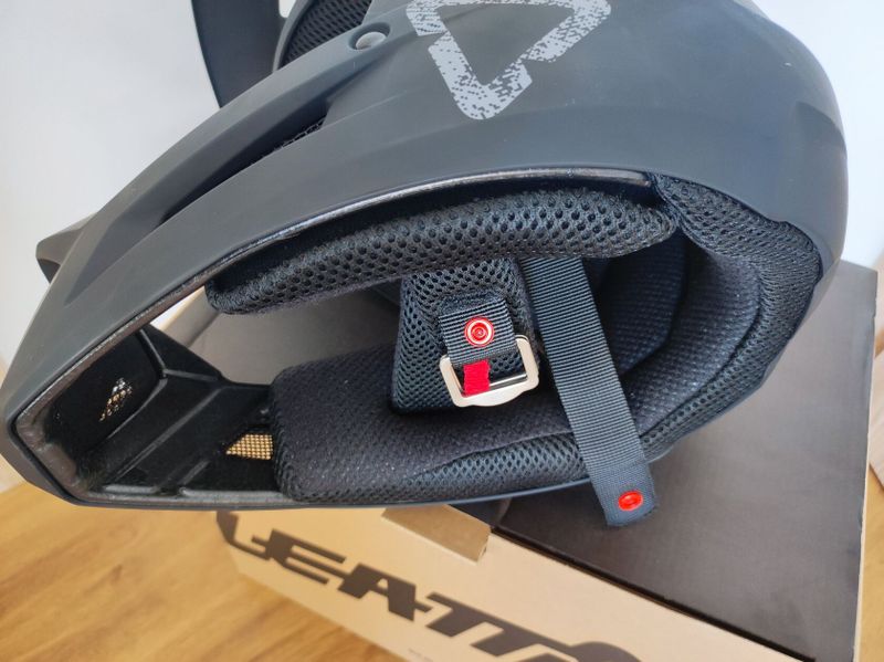 Leatt MTB Gravity 1.0 přilba, černá