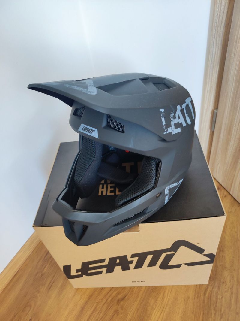 Leatt MTB Gravity 1.0 přilba, černá