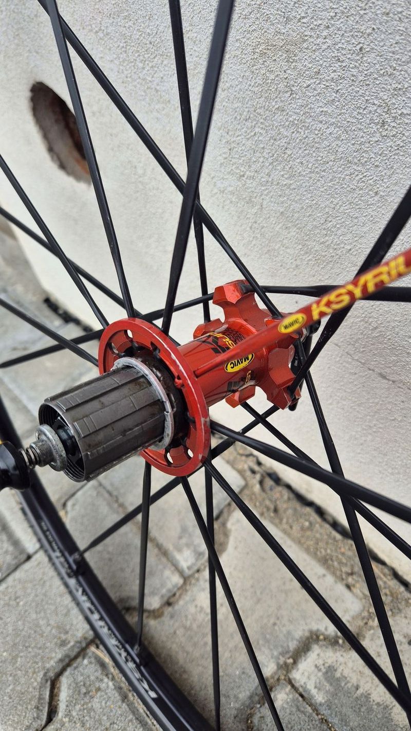 Silniční Mavic Ksyrium Elite SL, ořech shimano, ráfkové brzdy, dobrý stav