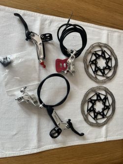 SRAM Level Ultimate Stealth 4-pístkové