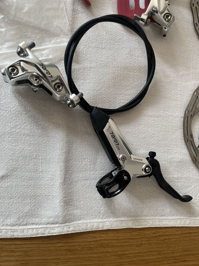 SRAM Level Ultimate Stealth 4-pístkové