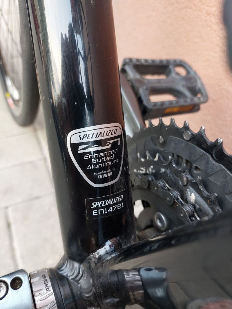 Specialized Tricross Sport (vel. L) – karbonová vidlice a sedlovka, silniční pláště + servis.