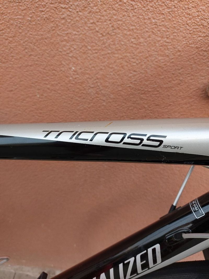 Specialized Tricross Sport (vel. L) – karbonová vidlice a sedlovka, silniční pláště + servis.